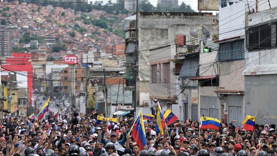 'É uma caixa de pandora o que temos', diz professor venezuelano sobre situação no país