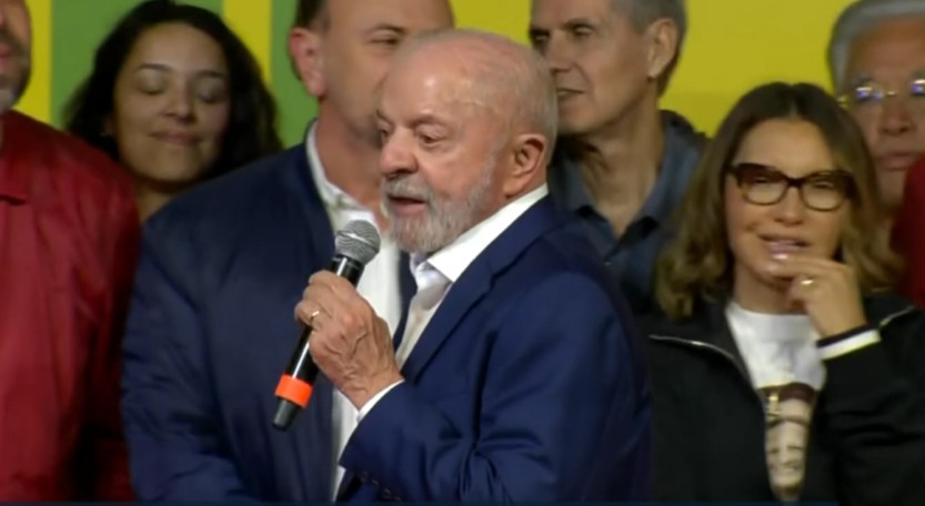 Lula admite que esperava vencer no 1º turno e diz que campanha começa de novo
