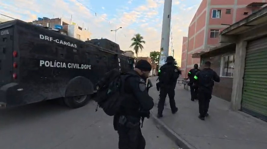 VÍDEO: Polícia Civil faz operação contra roubo de carga no Complexo de ...