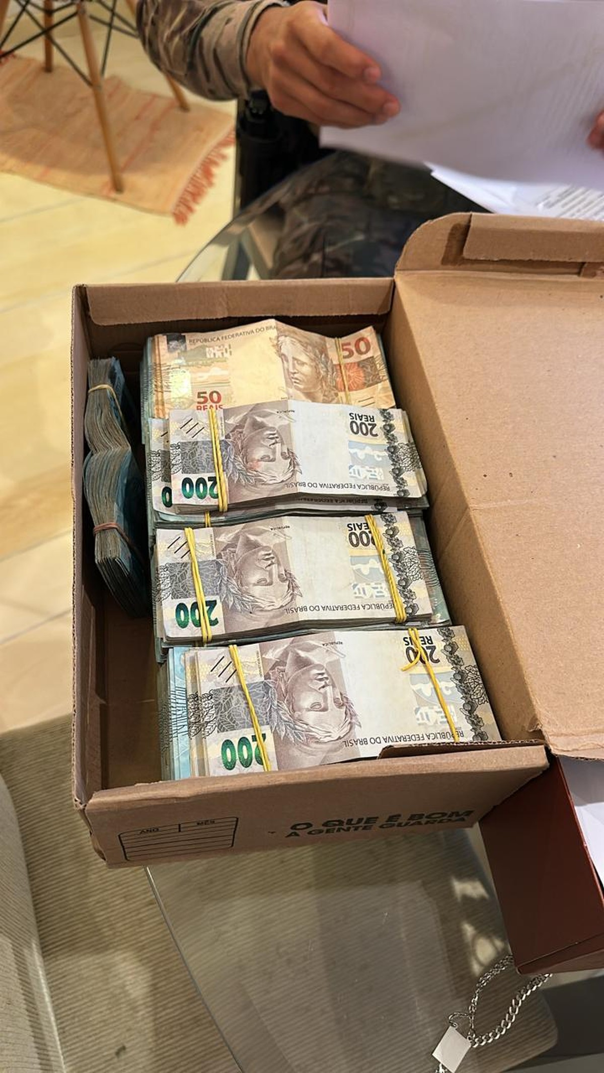 Polícia afasta agente flagrado com R$ 500 mil; PF diz que ele prejudicou investigação sobre Refit