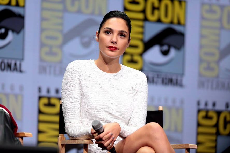 Gal Gadot confirma que não irá ao Festival de Veneza após críticas