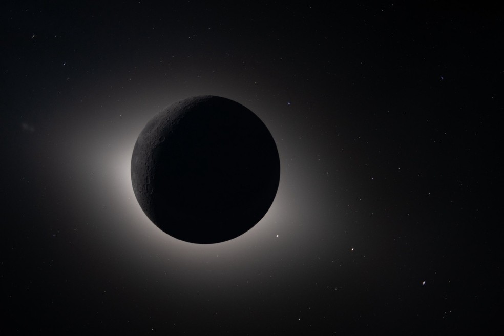 Imagem do eclipse solar visto da missão Artemis II. — Foto: Divulgação/NASA