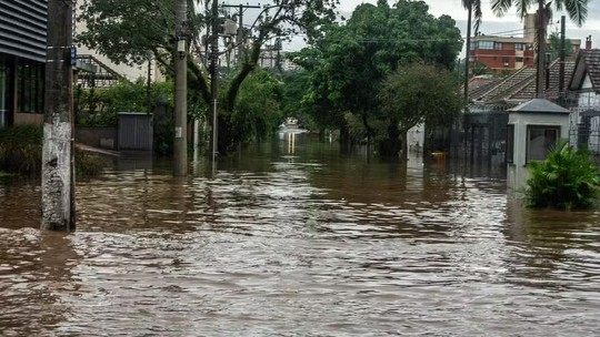 Mais de 6 mil pessoas estão em mais de 40 abrigos, diz prefeito de Porto Alegre (RS)