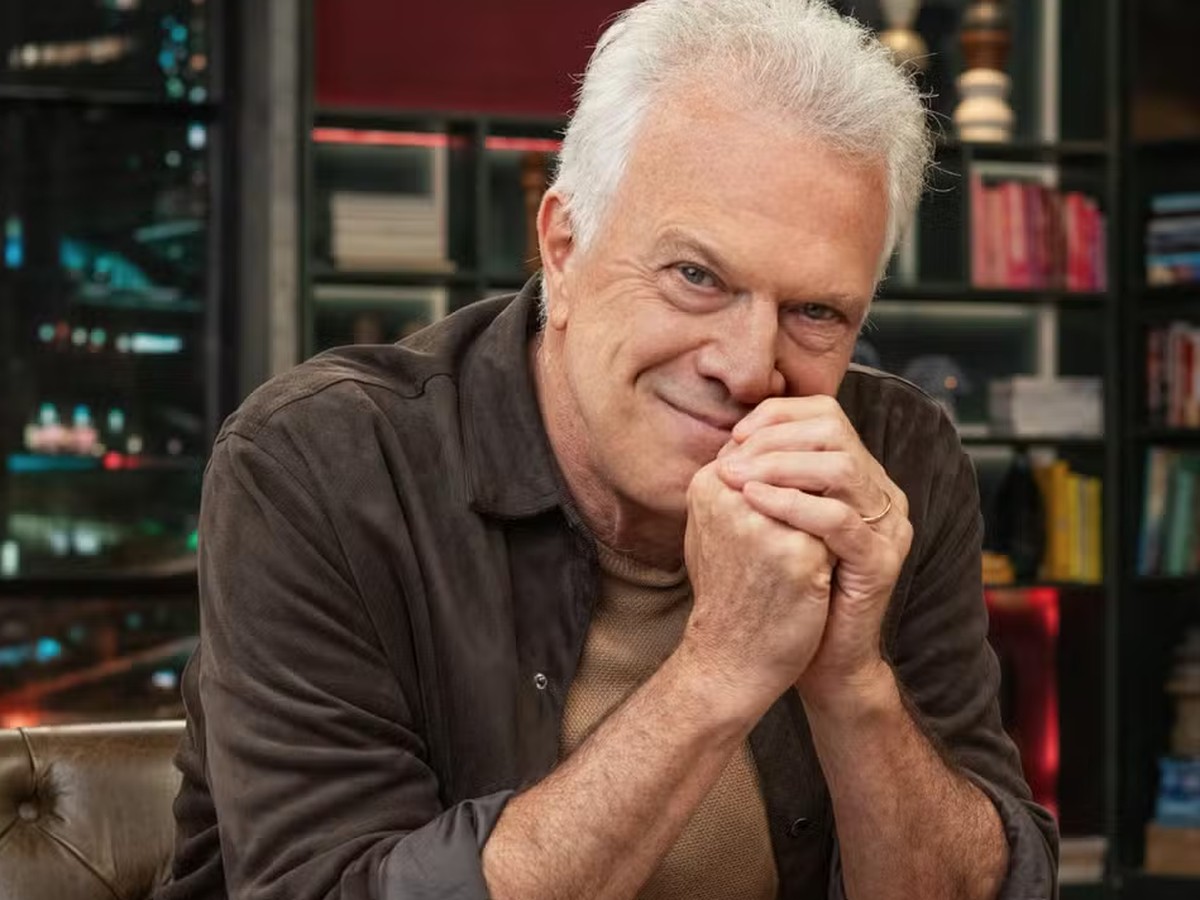 Pedro Bial divide saia justa com Andrea Bocelli em entrevista: 'levantou e foi embora'