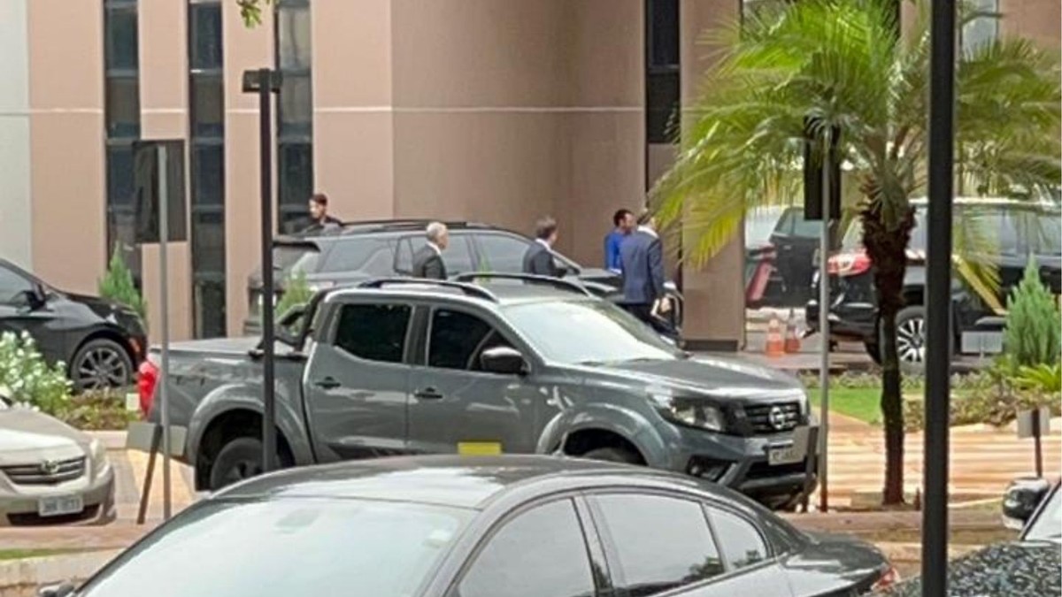 Urgente! Bolsonaro Recebe Visita Surpresa na PF: O Que Aconteceu?