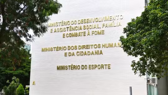 MDIC inicia encontros com setores impactados por tarifaço para definir política de socorro 