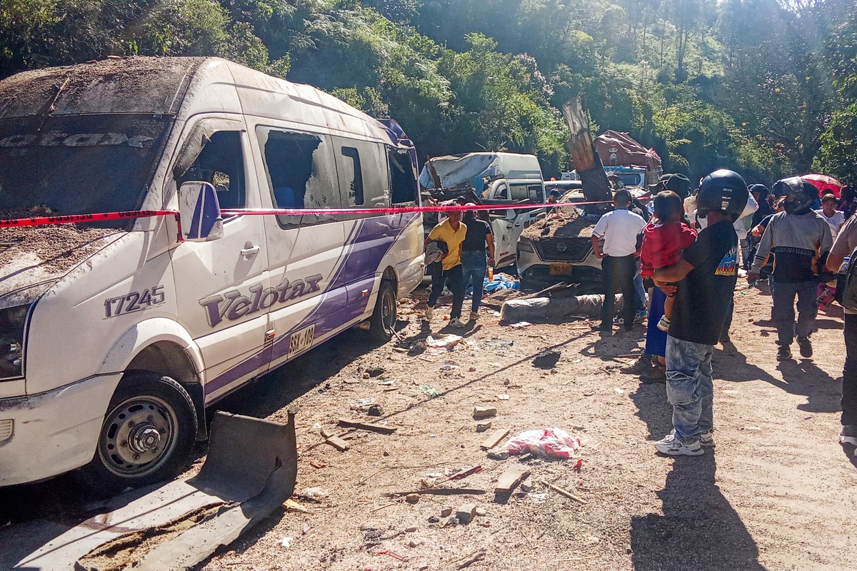 Ataque com explosivos deixa 7 mortos e mais de 20 feridos na Colômbia