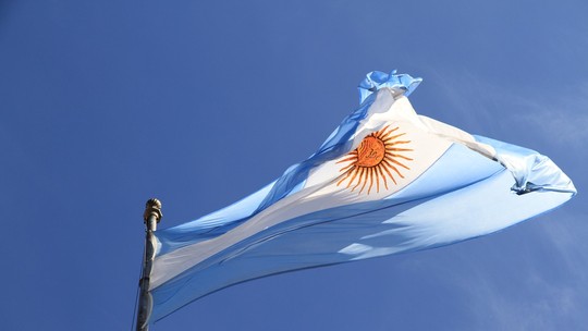 Senadores da Argentina aumentam próprios salários em 170%; país tem metade da população na pobreza
