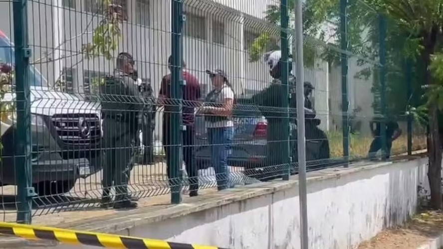 Dois alunos morreram e três ficaram feridos após um ataque a tiros em uma escola no interior do Ceará