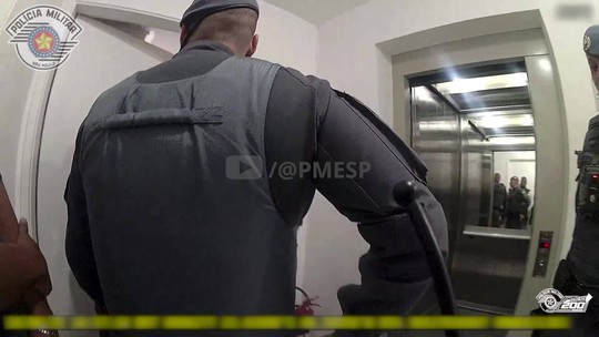 VÍDEO: Nu e acompanhado de mulheres, Gato Preto é abordado pela PM após acidente