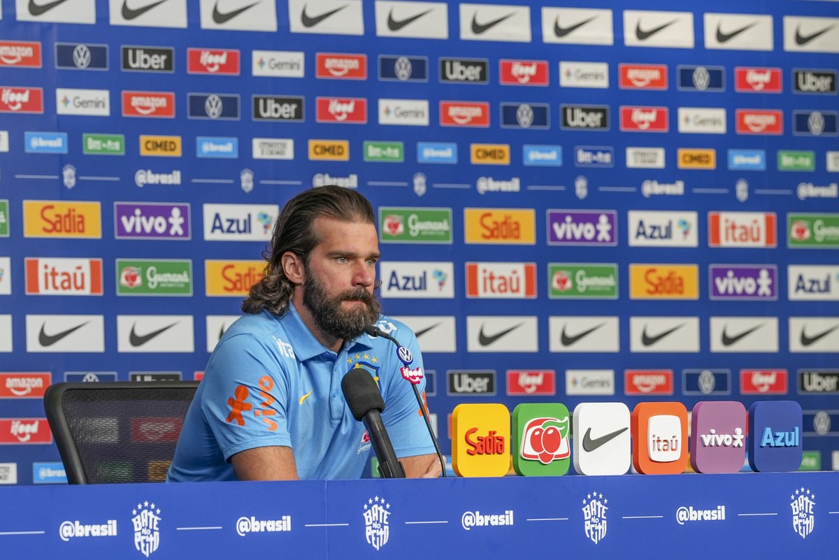 Alisson projeta terceira Copa como titular e diz encarar Mundial como ...