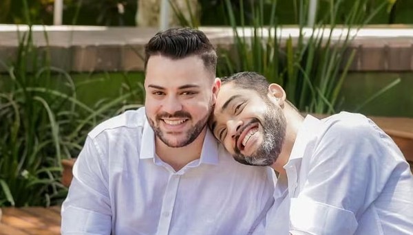 Casal denuncia loja que negou fazer 'convites homossexuais' de casamento