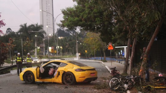 Motorista do Porsche que matou motociclista em SP recebeu auxílio emergencial na pandemia