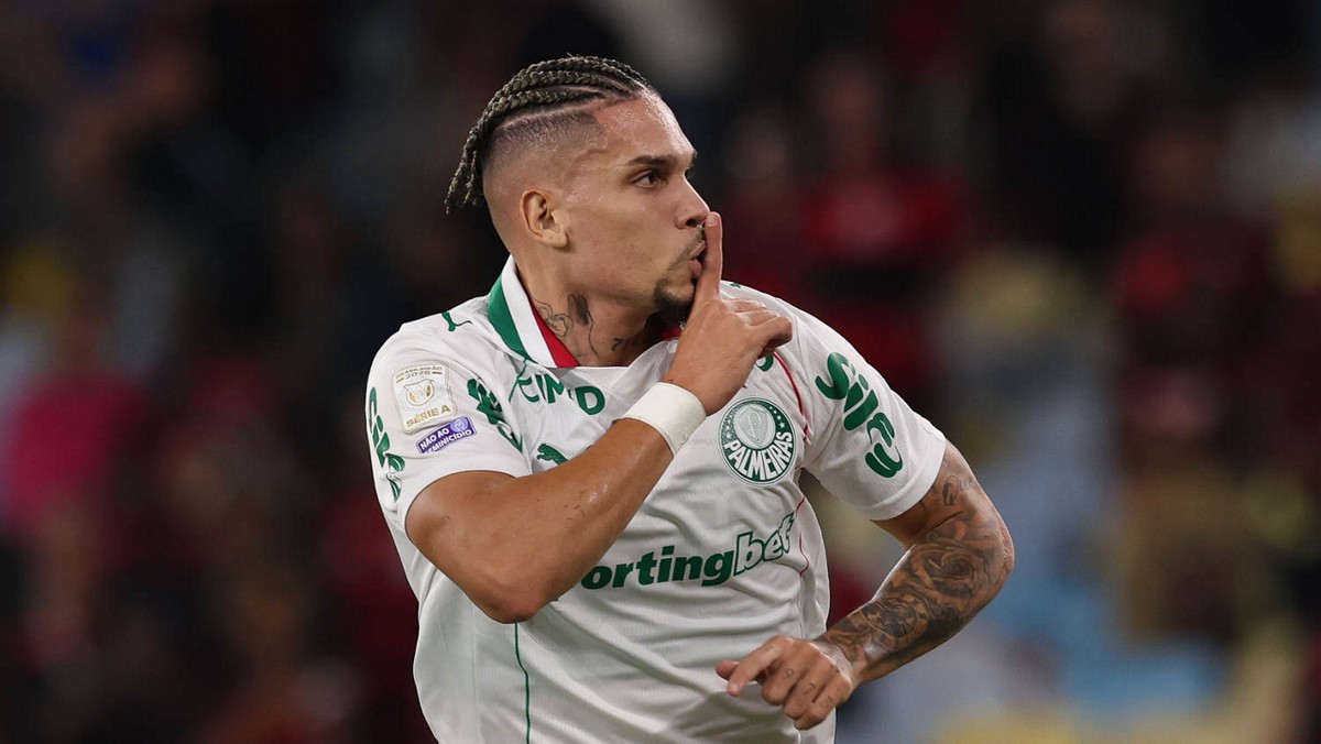 Palmeiras faz 3 a 0 no Flamengo e abre 7 pontos na liderança do Brasileirão
