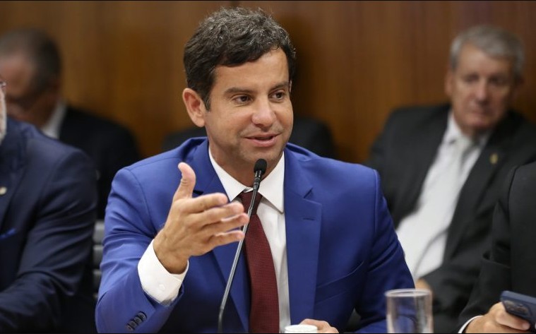 Deputado federal mais votado do RJ, Dr. Luizinho é enfático 'não teremos segundo turno' no estado