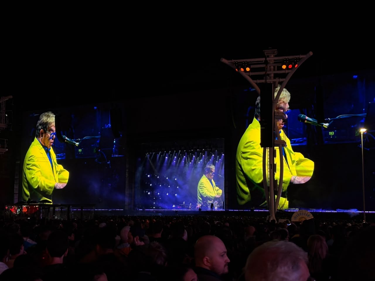 Em possível último show no Rock in Rio, Elton John leva público a apoteose com hits e emoção