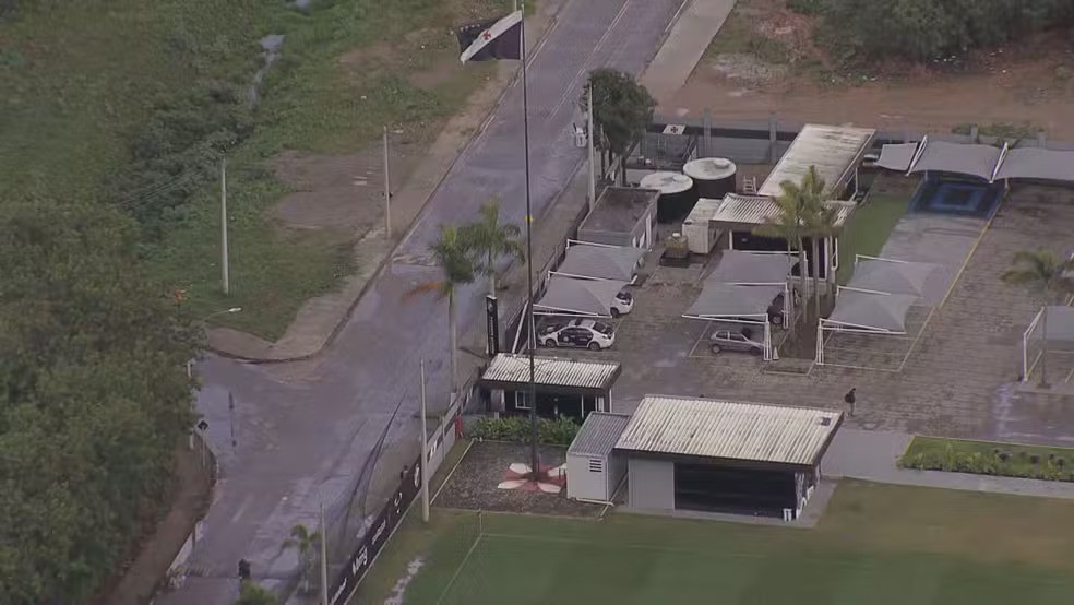 Atleta do Santos é preso e atacante do Vasco é alvo de buscas em operação que investiga ligação com o tráfico - QTU Questões do Universo