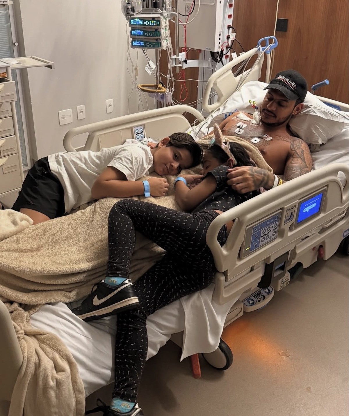 Rapper Hungria recebe alta médica em Brasília