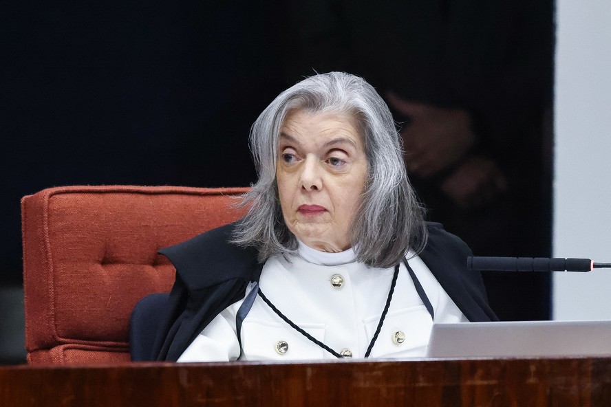 Cármen Lúcia brinca ao conceder aparte a Dino: 'Nós, mulheres, ficamos 2 mil anos caladas. Queremos direito de falar'