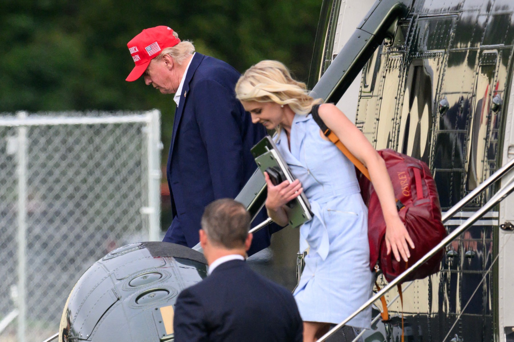 Jornal revela supostas cartas entre Trump e assessora antes dele assumir presidência: 