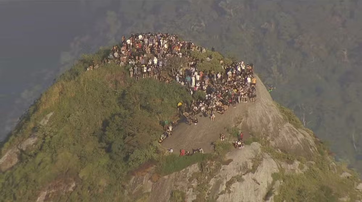 Turistas ficam ilhados em Morro Dois Irmãos, no Rio, após tiroteio no Vidigal