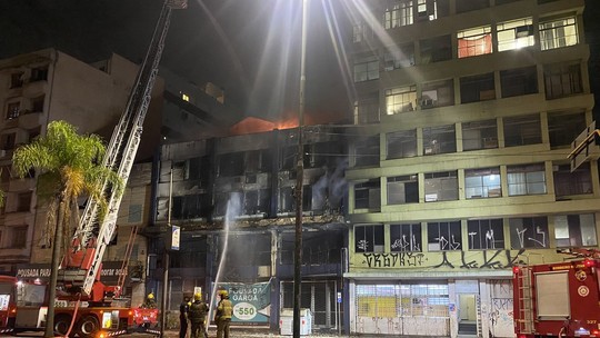 Sobe para 10 número de mortos em incêndio de pousada em Porto Alegre