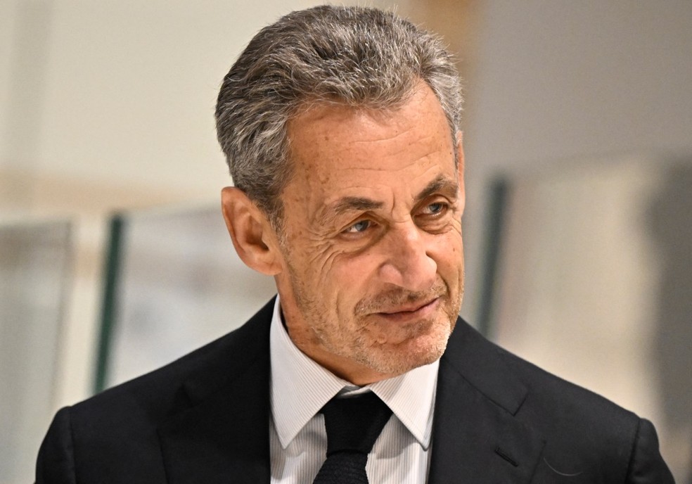 Ex-presidente francês Nicolas Sarkozy durante julgamento. — Foto: JULIEN DE ROSA / AFP