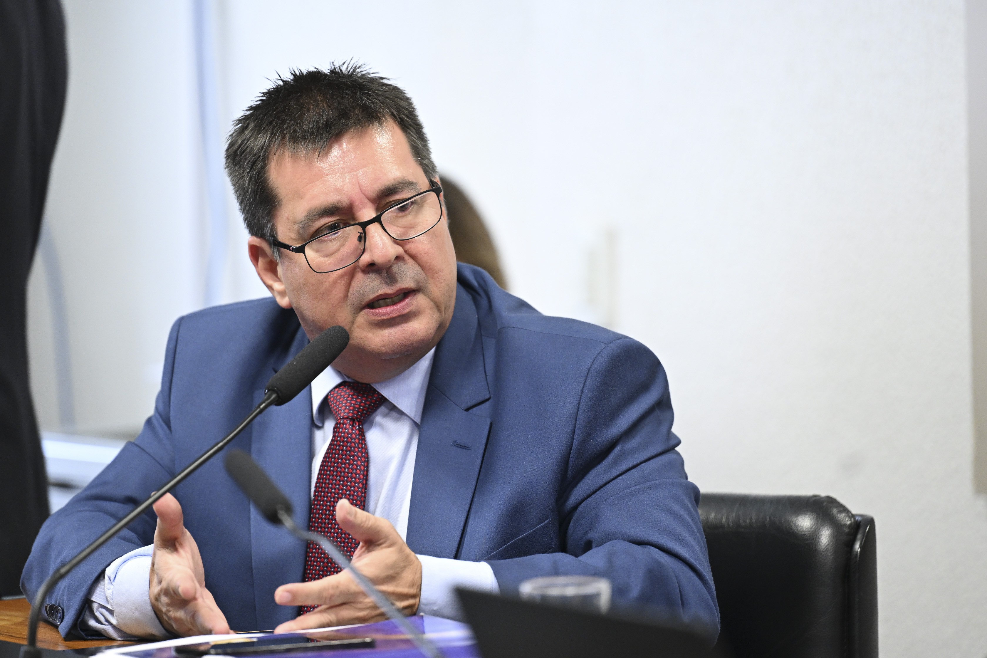 Decisão de Dino também reintegra diretor de inteligência policial após afastamento por Mendonça