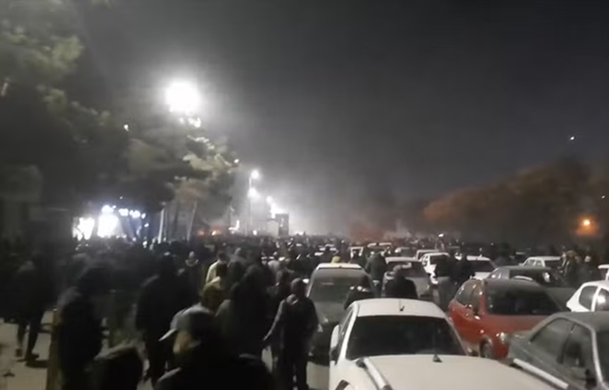 Onda de protestos no Irã entra na terceira semana com mais de 500 mortos