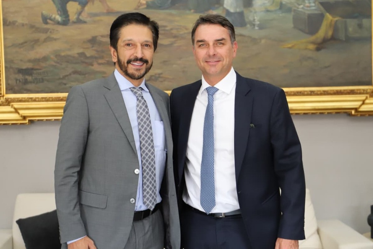 Ricardo Nunes deve organizar primeira agenda de Flávio Bolsonaro em SP