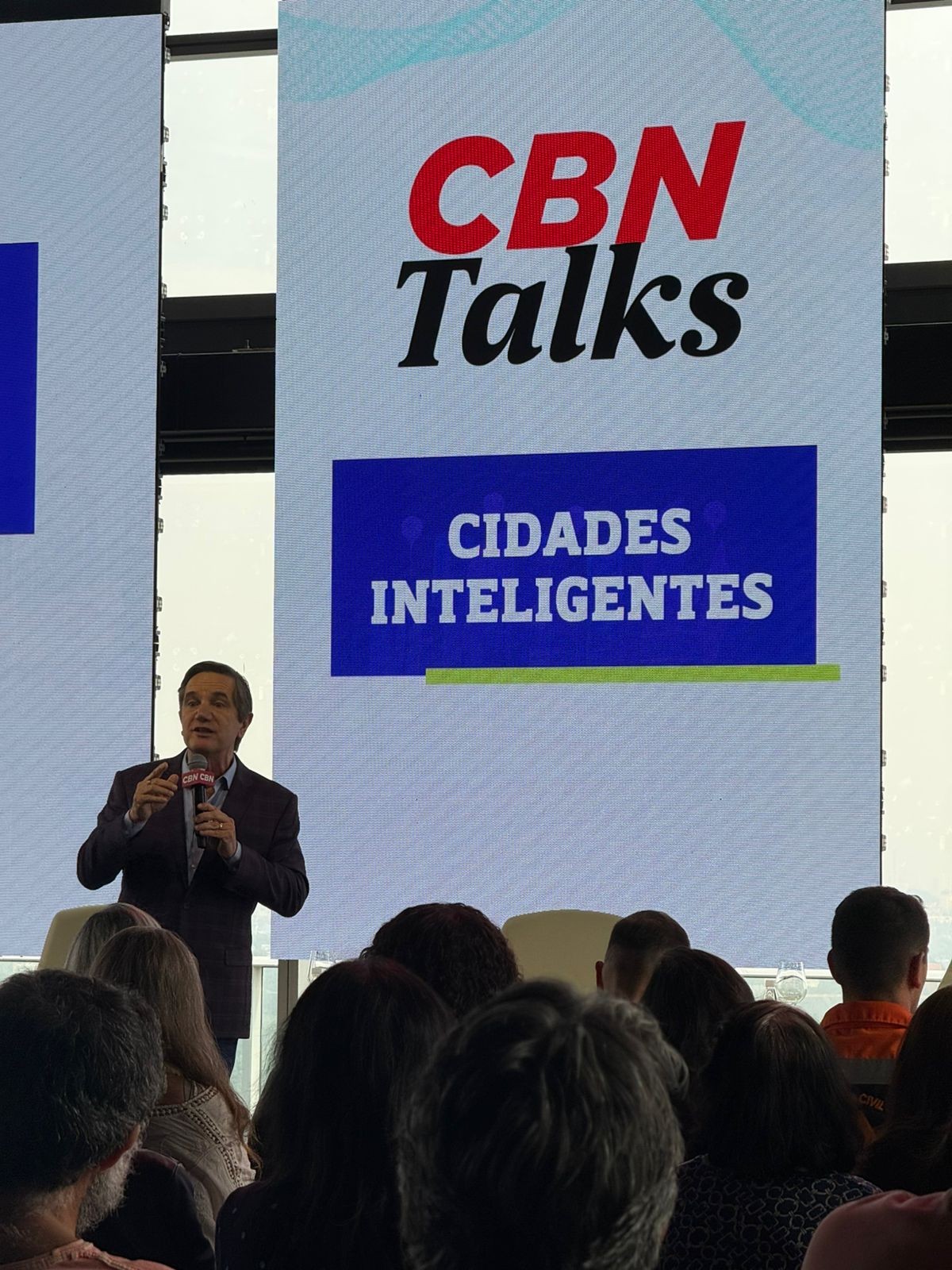 Especialistas, autoridades e ouvintes discutem o futuro das cidades em ...