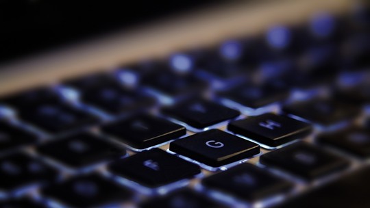 ONG oferece apoio jurídico gratuito e canal de denúncias anônimas contra big techs