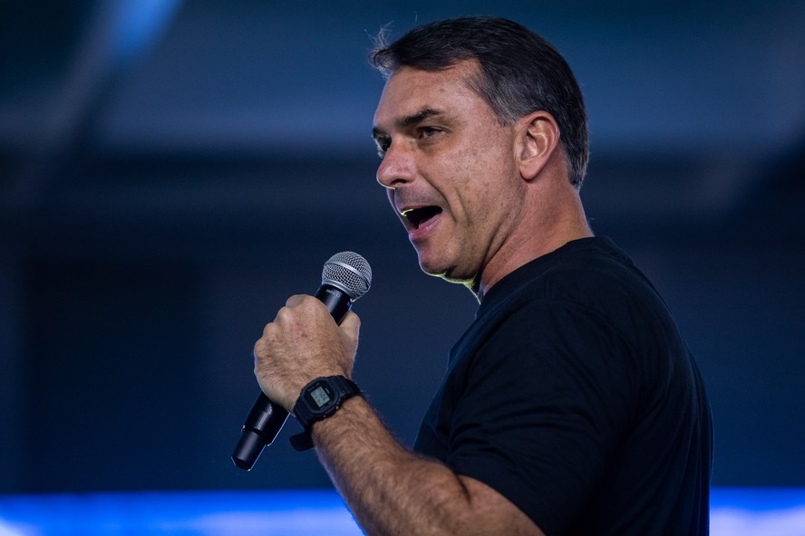 Flávio Bolsonaro afirma que 'ninguém imaginava' histórico de Vorcaro e  reforça motivação para campanha