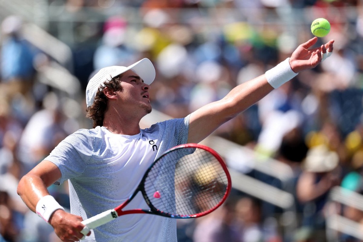 João Fonseca ganha de Matteo Berretini em Monte Carlo e chega pela 1ª vez às quartas do Masters 1000 