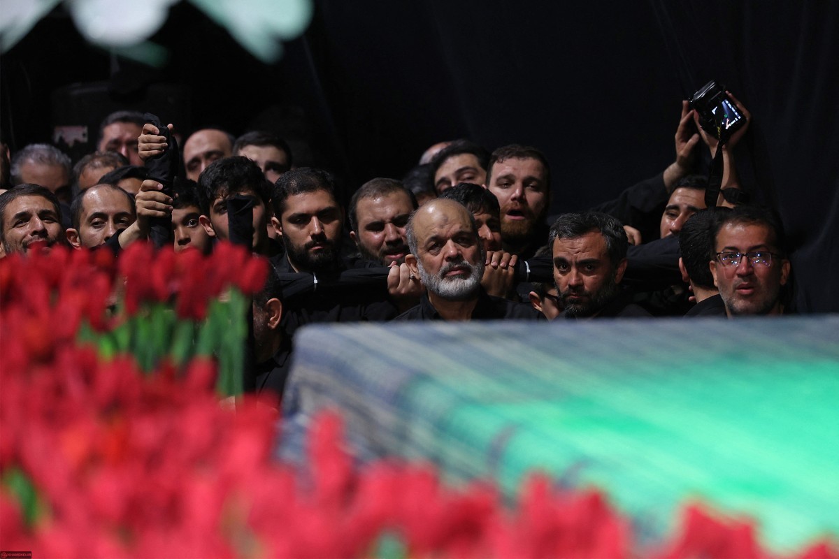 Irã inicia luto público pela morte de Ali Khamenei; Até 20 milhões devem participar de funeral
