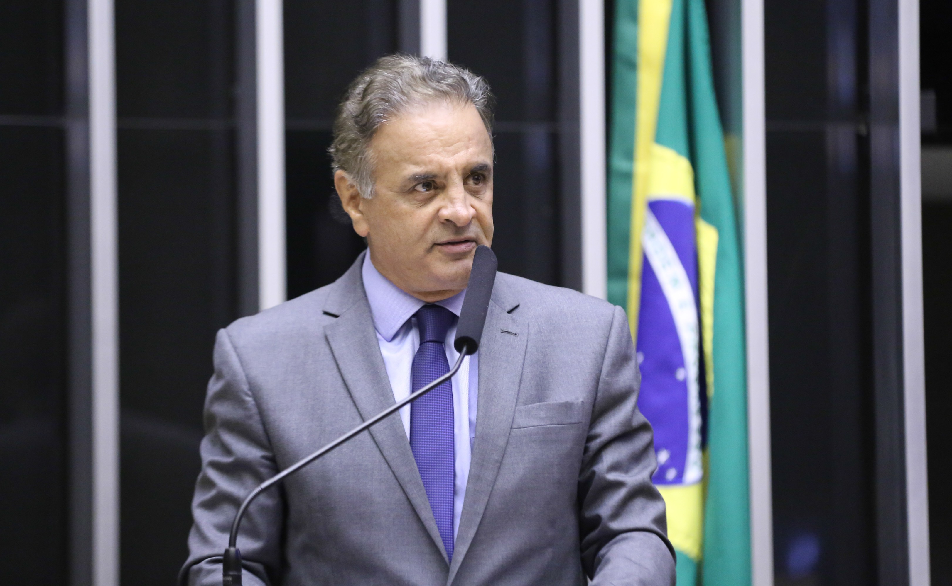 Aécio Neves desiste de disputar o Senado por Minas em 2026 - QTU Questões do Universo