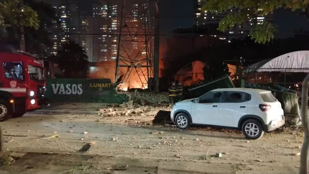 Local com fogos de artif&iacute;cio explode na Zona Leste de SP &mdash; Foto: Reprodu&ccedil;&atilde;o