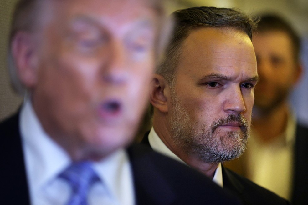 Representante comercial dos EUA, Jamieson Greer, ao lado do presidente americano, Donald Trump. — Foto: ALEX WONG / GETTY IMAGES NORTH AMERICA / Getty Images via AFP