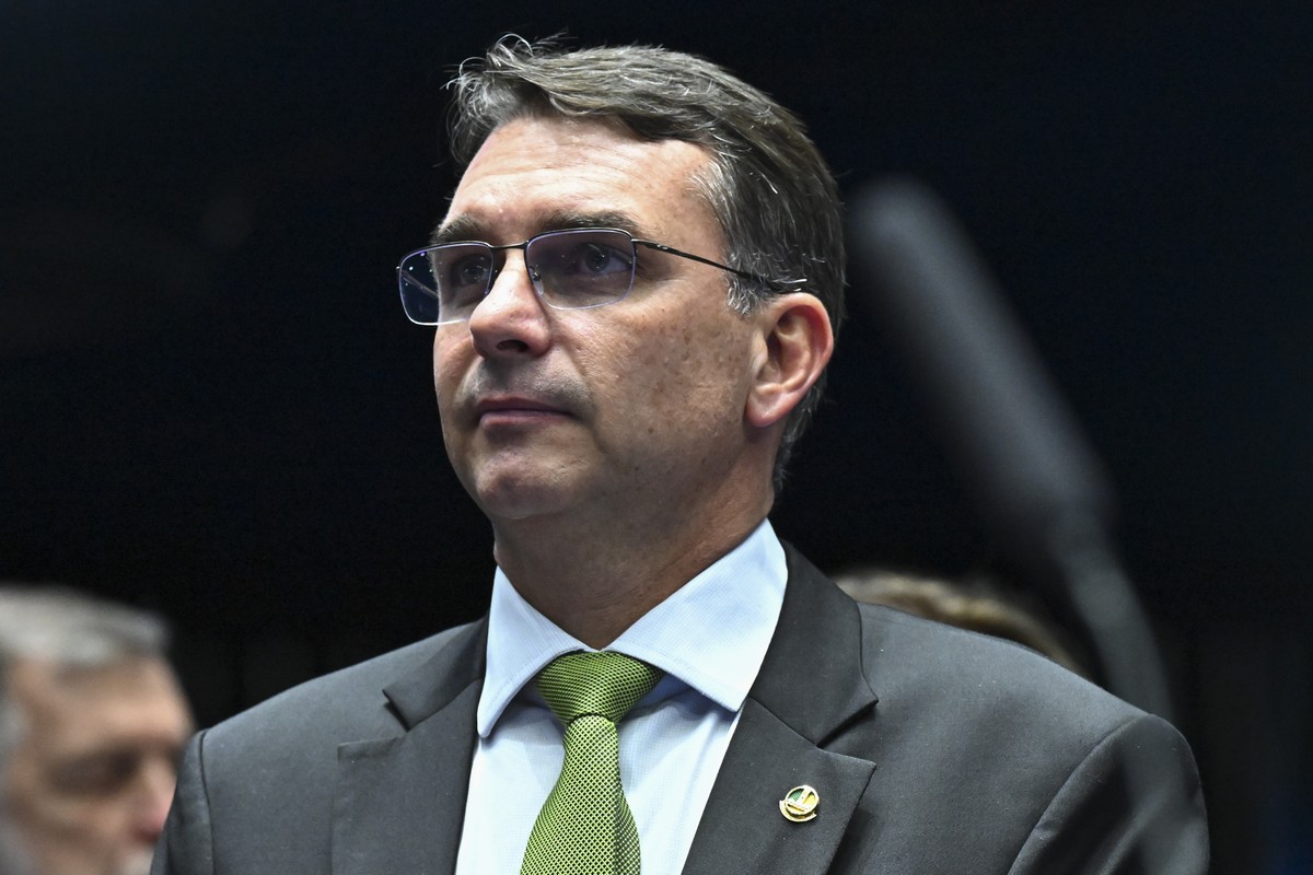 Flávio Bolsonaro confirma presença na Marcha para Jesus, em São Paulo