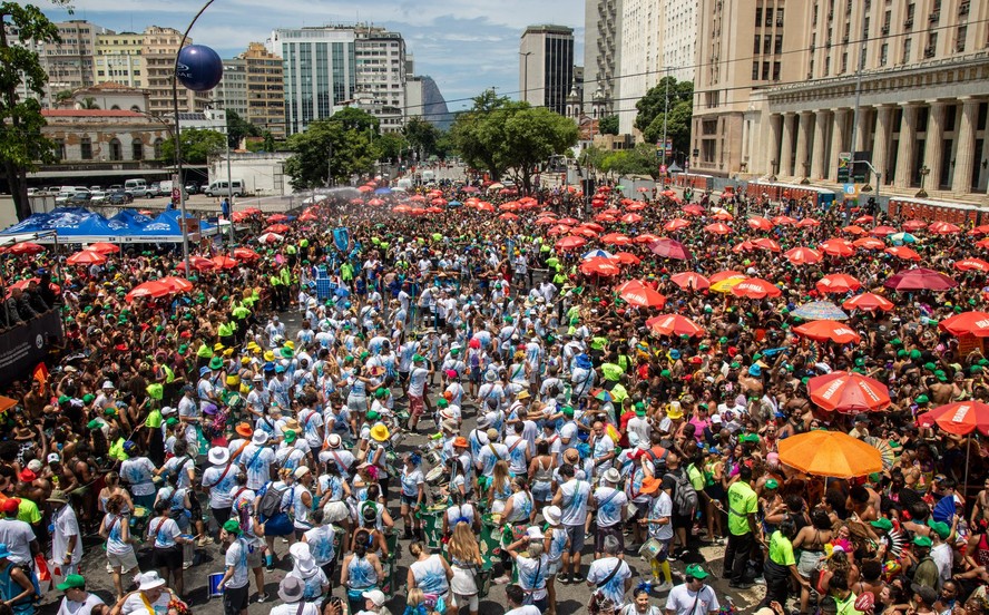 Monobloco encerra Carnaval de rua no Centro do Rio com multidão e ...