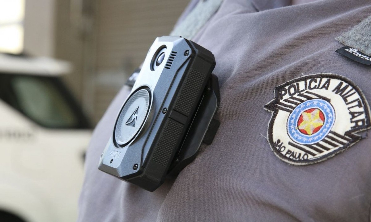 Câmera corporal registra morte de suspeito rendido e leva PMs à prisão ...