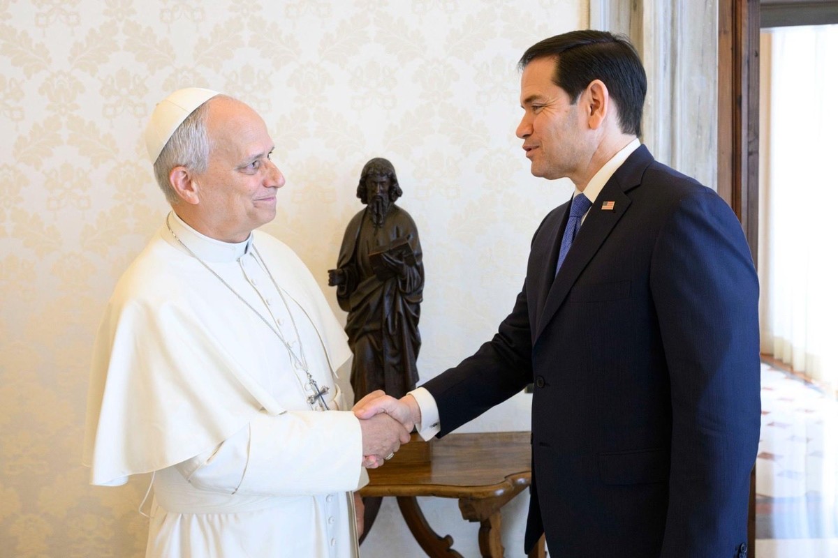 Papa Leão XIV se encontra com Rubio em meio a críticas de Trump