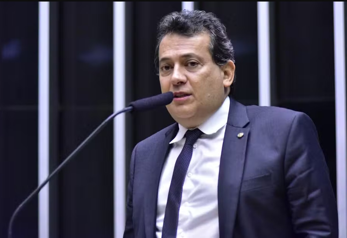 Operação da PF mira deputado Ricardo Abrão por suspeita de compra de votos