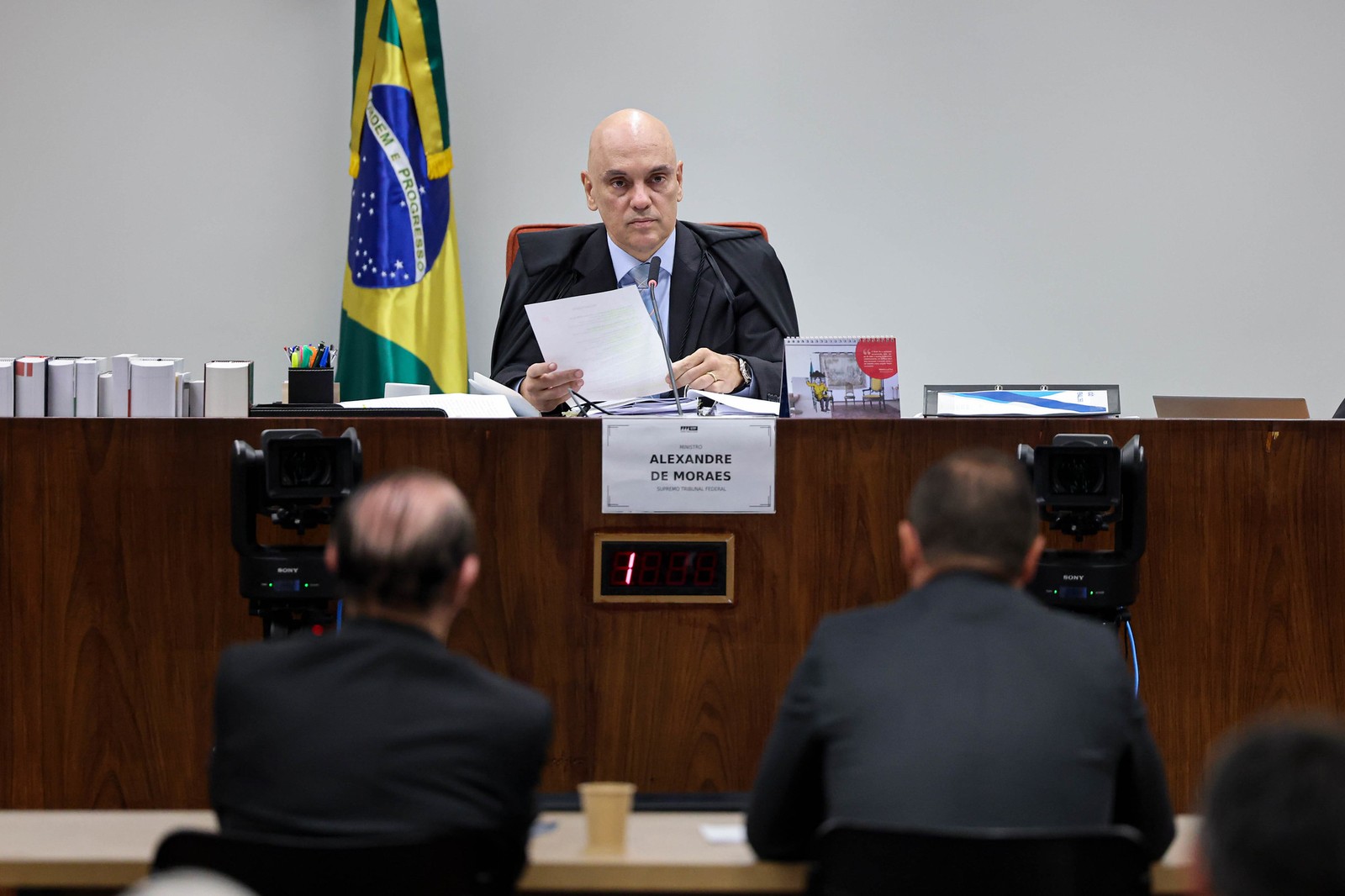 Ministro Alexandre de Moraes durante interrogatório com 'núcleo crucial' da trama golpista — Foto: Ton Molina/STF