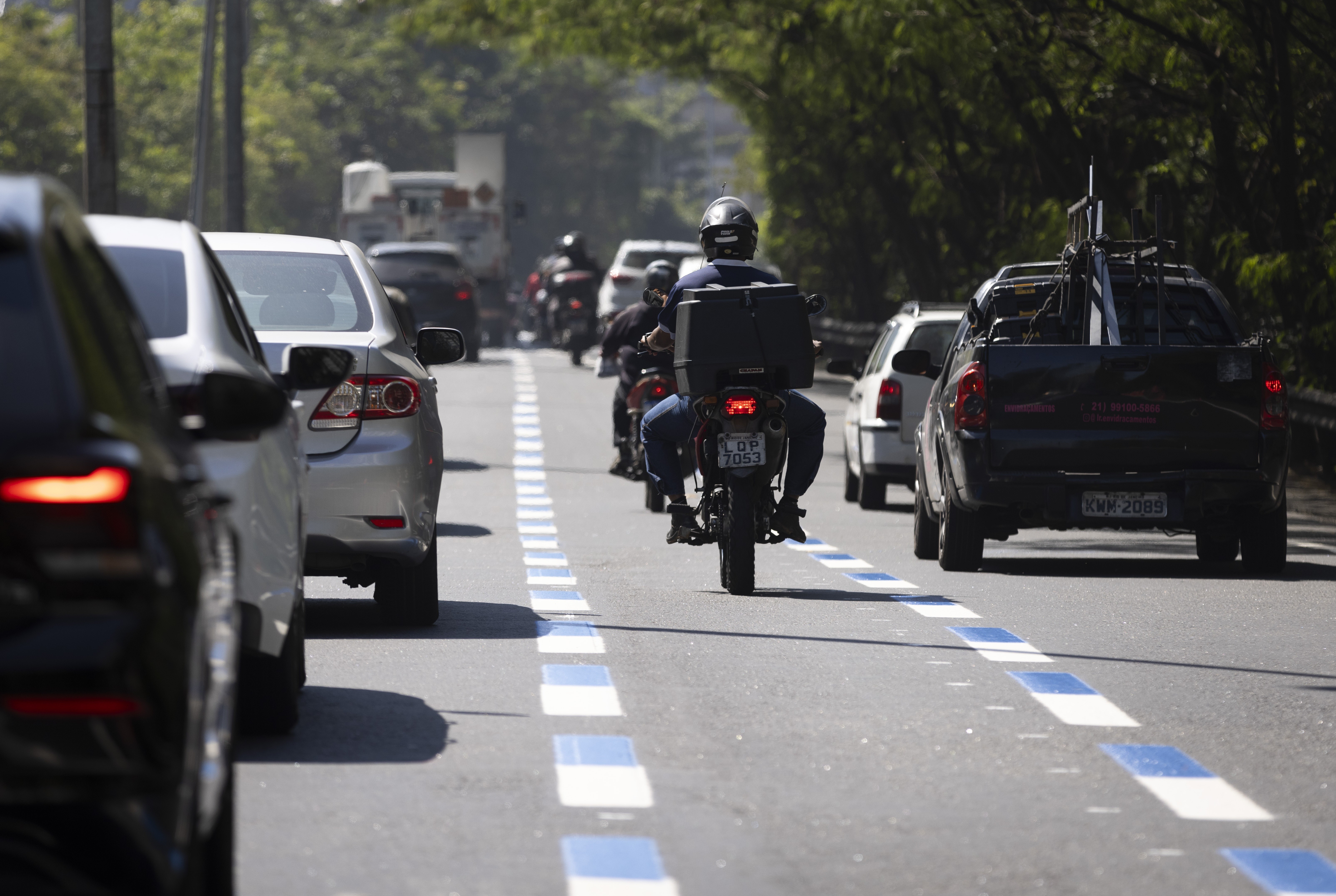 Prefeitura do Rio regulamenta novas motofaixas nos elevados Paulo de Frontin e Rufino Pizarro - QTU Questões do Universo