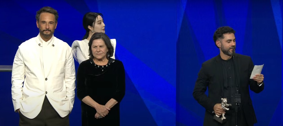Rodrigo Santoro, Denise Weinberg e Gabriel Mascaro durante premiao no Festival de Berlim.  Foto: Reproduo