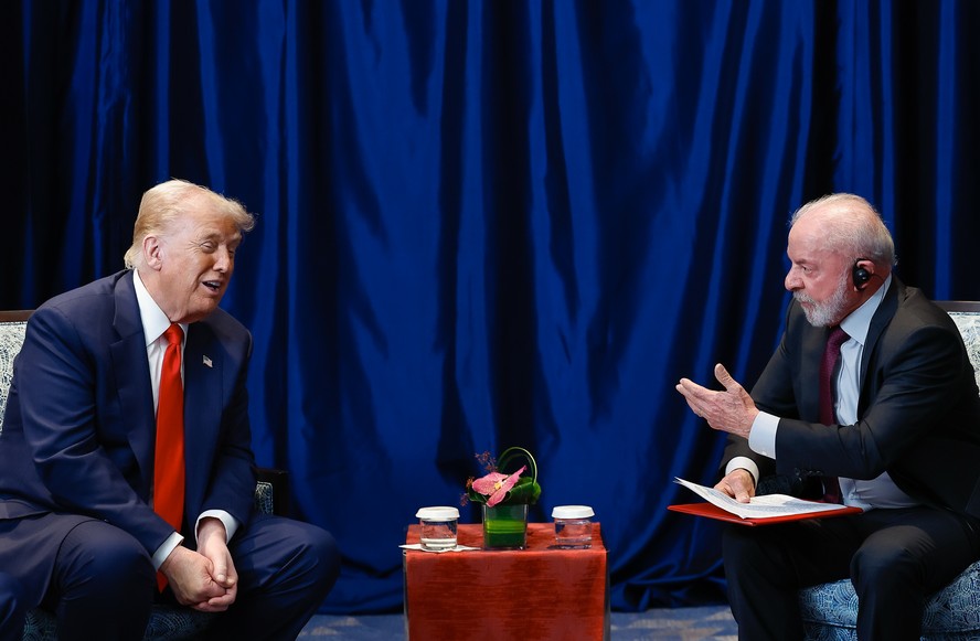 Presidente Lula conversa por telefone com o presidente dos Estados Unidos, Donald Trump