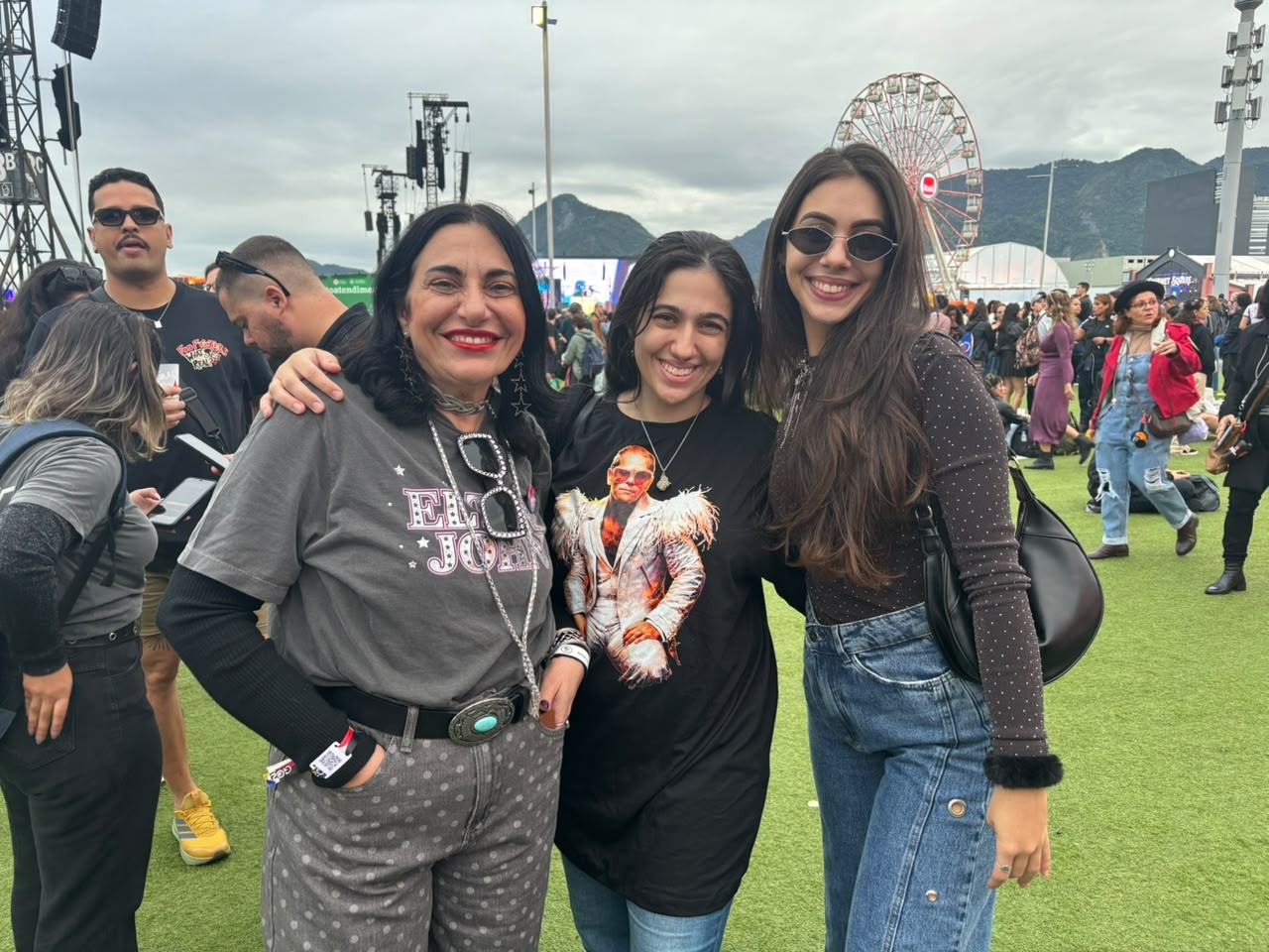 Rock in Rio tem encontro de gerações de fãs em dia de Elton John: 'Cresci ouvindo minha mãe cantar' - Foto