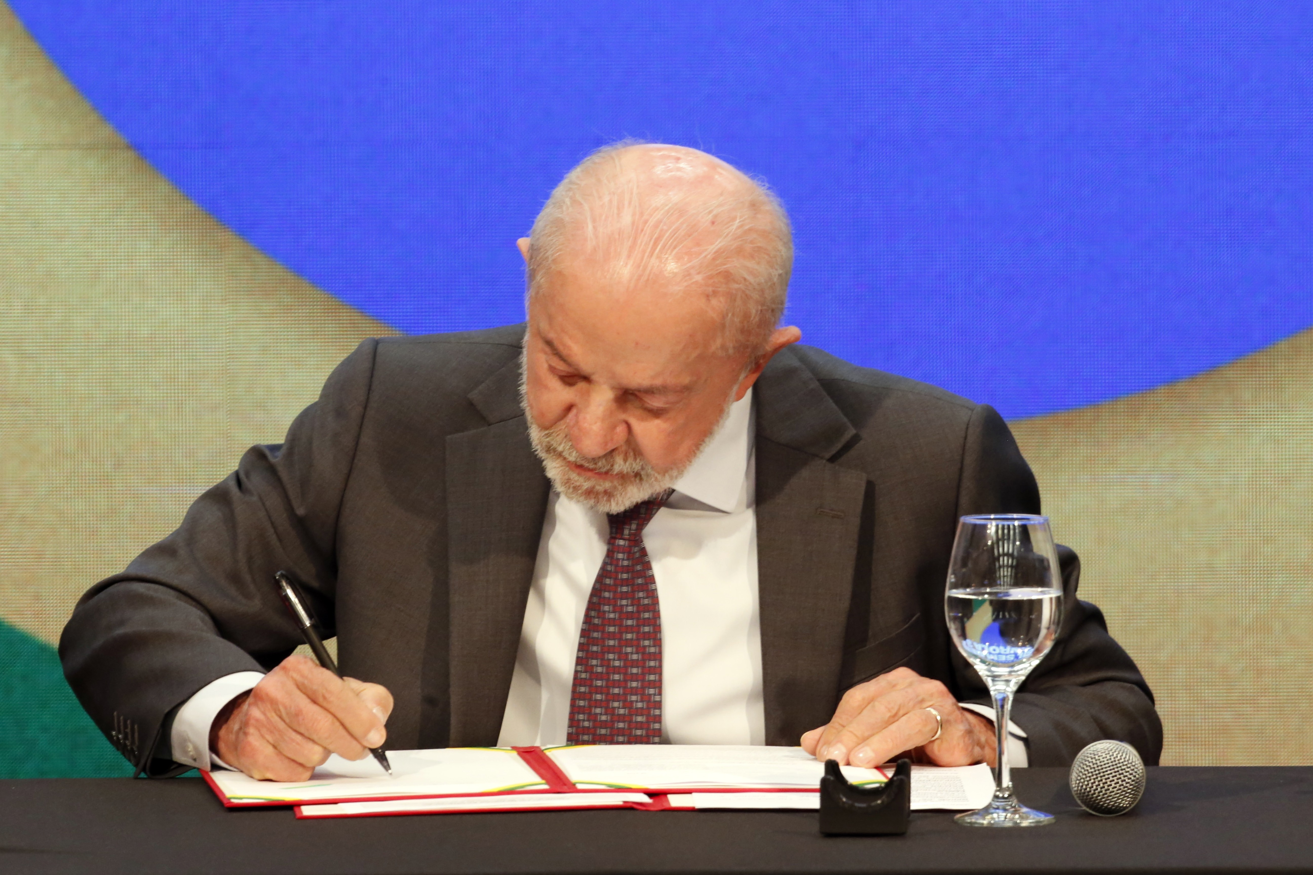 Lula vai enviar projeto ao Congresso para perdoar dívidas de MEIs a 12 dias do 2º turno; Impacto seria de R$ 12 bi