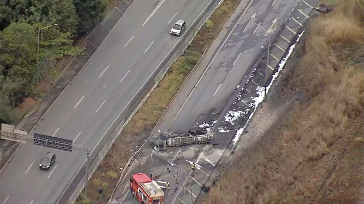 Acidente grave em Belo Horizonte interdita principal acesso ao aeroporto de Confins